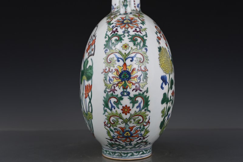 Qing Dynasty Yongzheng Doucai flat vase with four seasons flower pattern