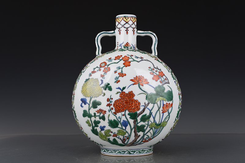 Qing Dynasty Yongzheng Doucai flat vase with four seasons flower pattern