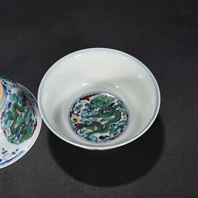Qing Dynasty Yongzheng Doucai Tuanlong Pattern Bowl