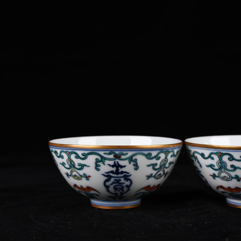 Qing Dynasty Yongzheng doucai painted gold blessing and longevity flower pattern bowl