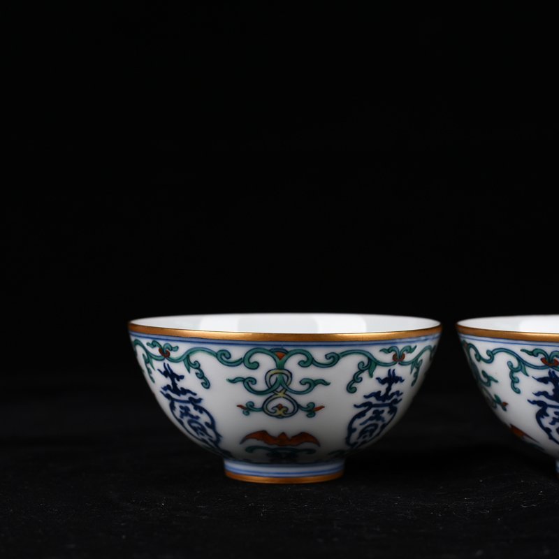 Qing Dynasty Yongzheng doucai painted gold blessing and longevity flower pattern bowl