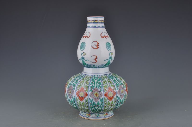 Qing Dynasty Yongzheng Doucai gourd vase with melon ribs