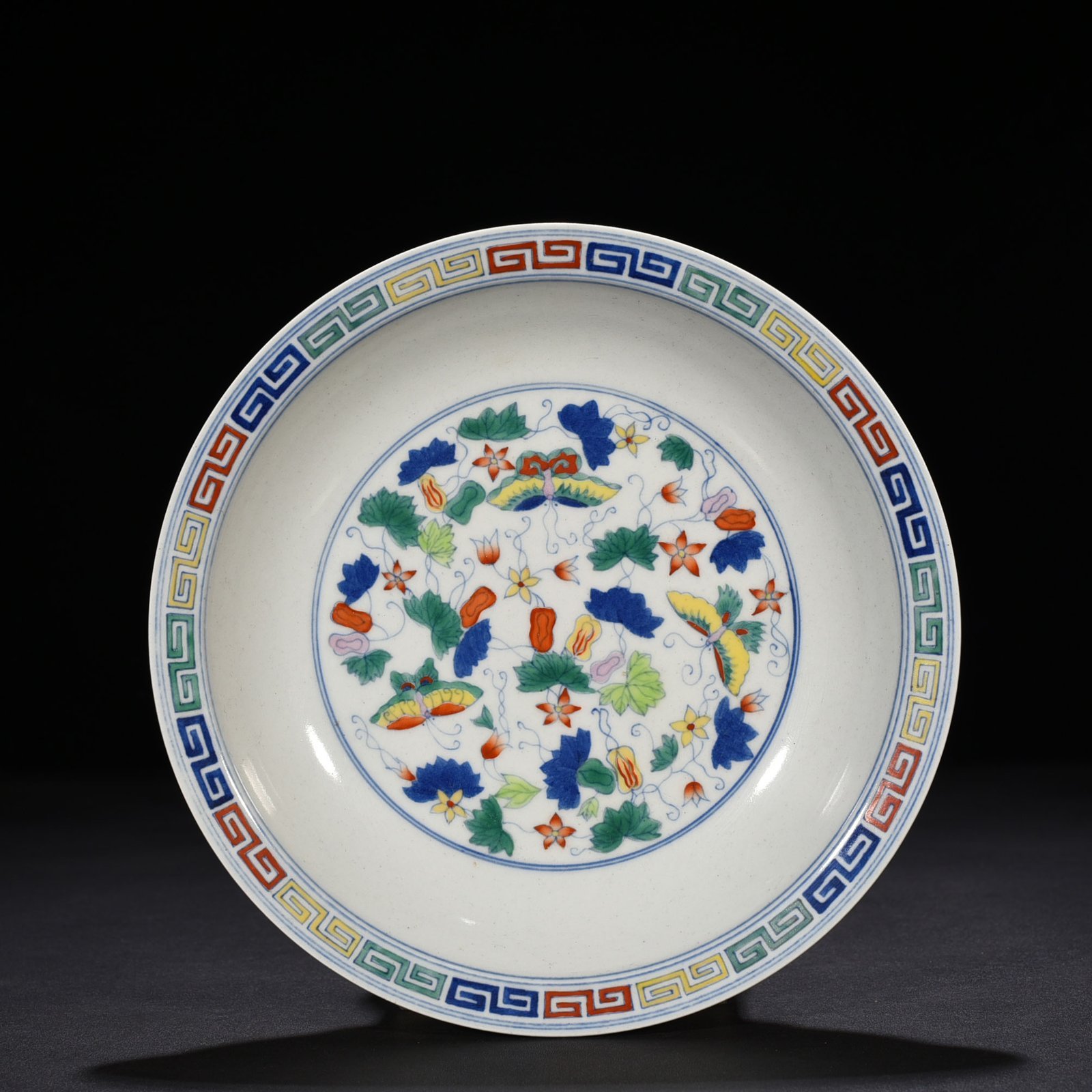 Qing Dynasty Yongzheng doucai melon plate with continuous patterns