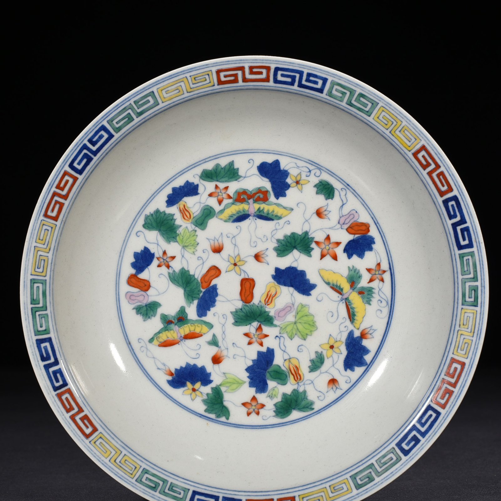 Qing Dynasty Yongzheng doucai melon plate with continuous patterns