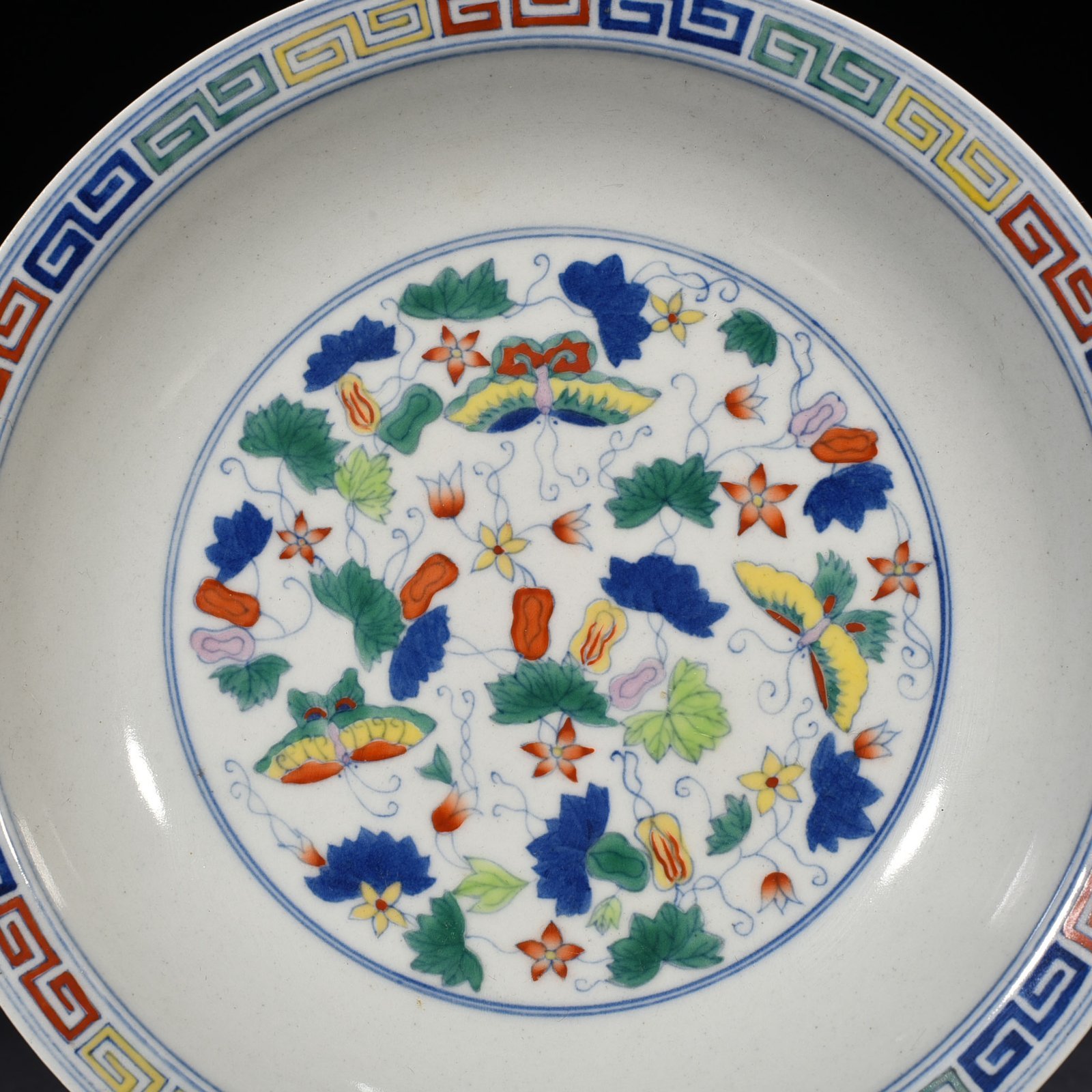 Qing Dynasty Yongzheng doucai melon plate with continuous patterns