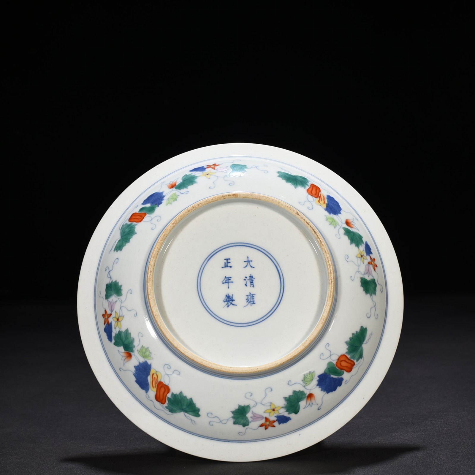 Qing Dynasty Yongzheng doucai melon plate with continuous patterns