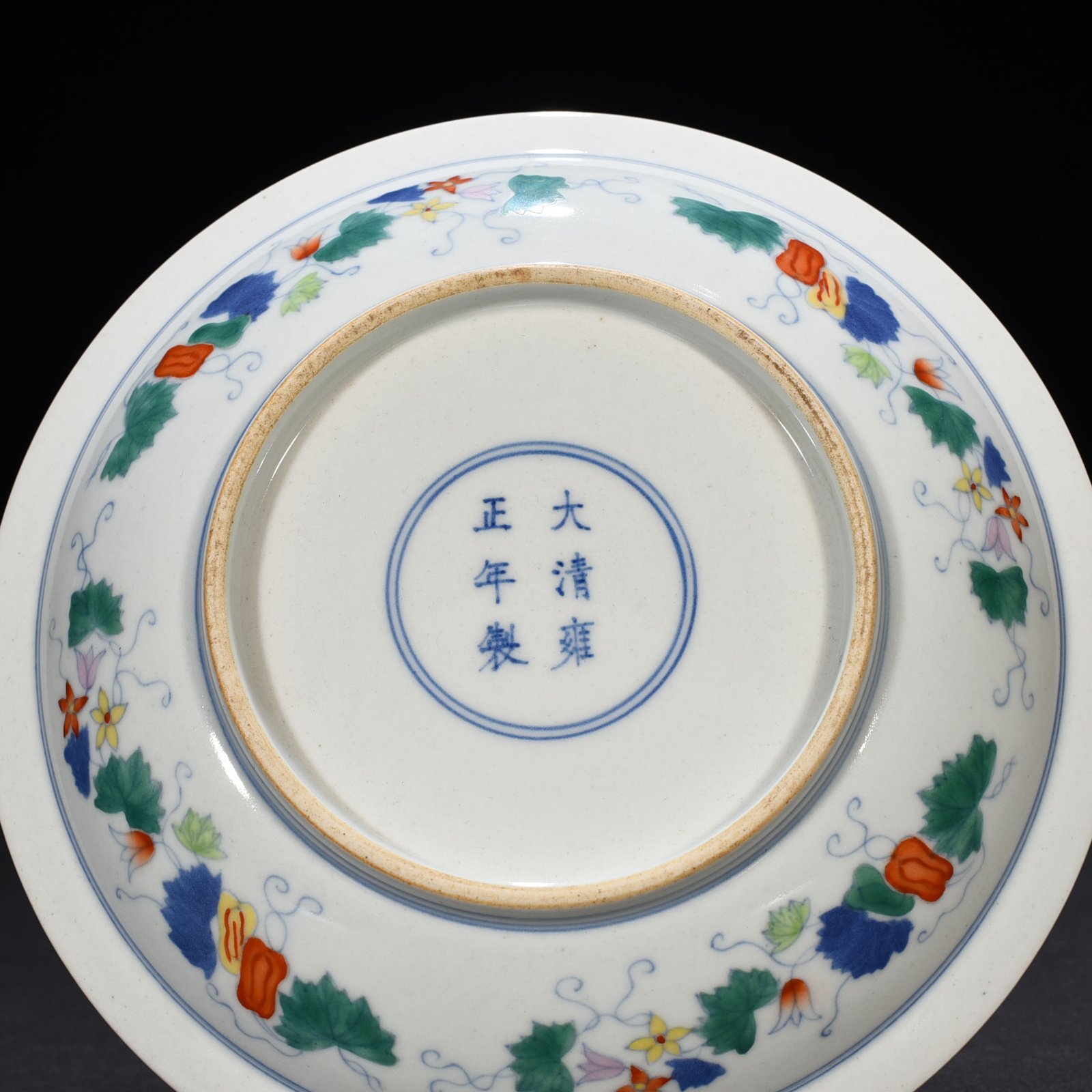 Qing Dynasty Yongzheng doucai melon plate with continuous patterns