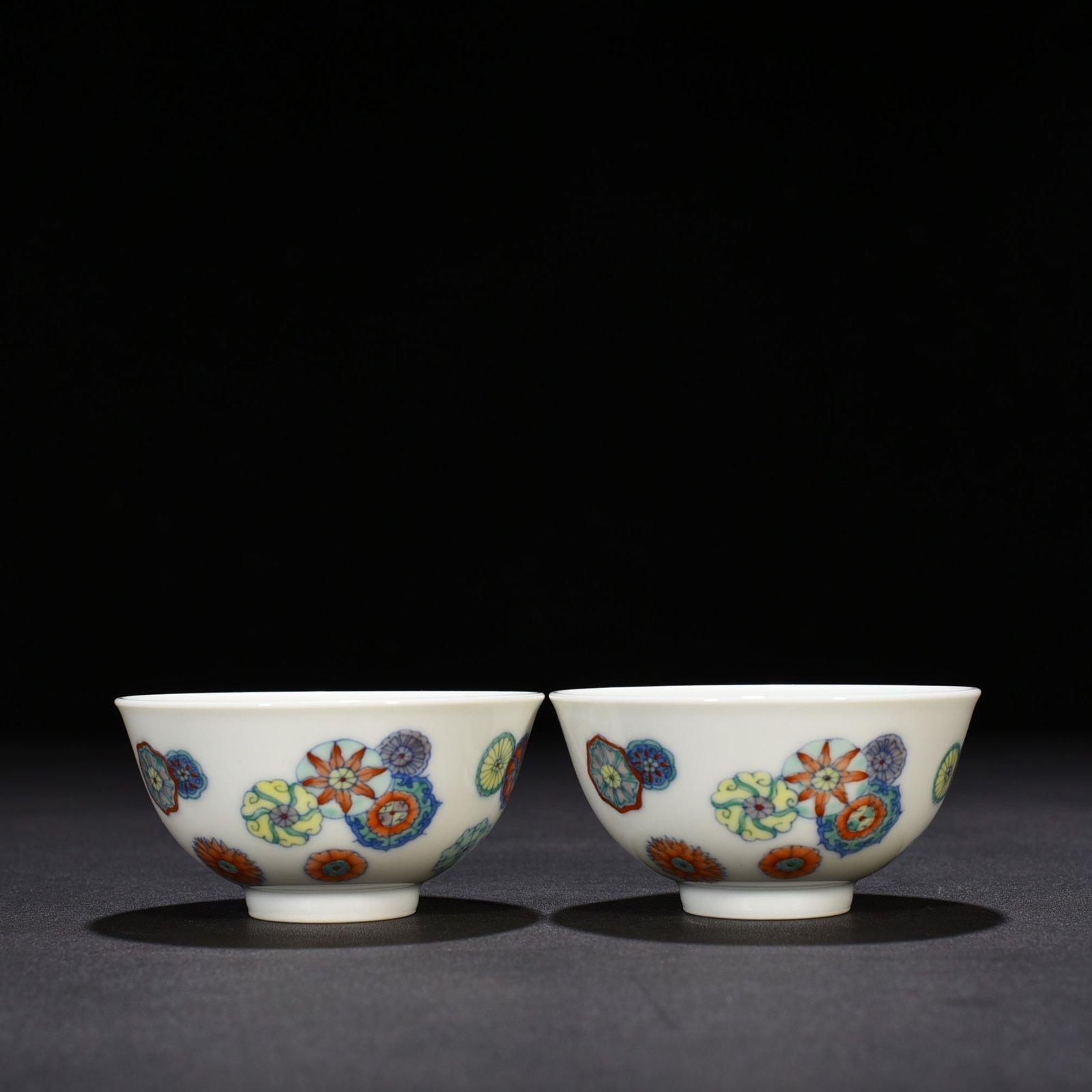 Qing Dynasty Yongzheng Doucai Leather Ball Pattern Cup