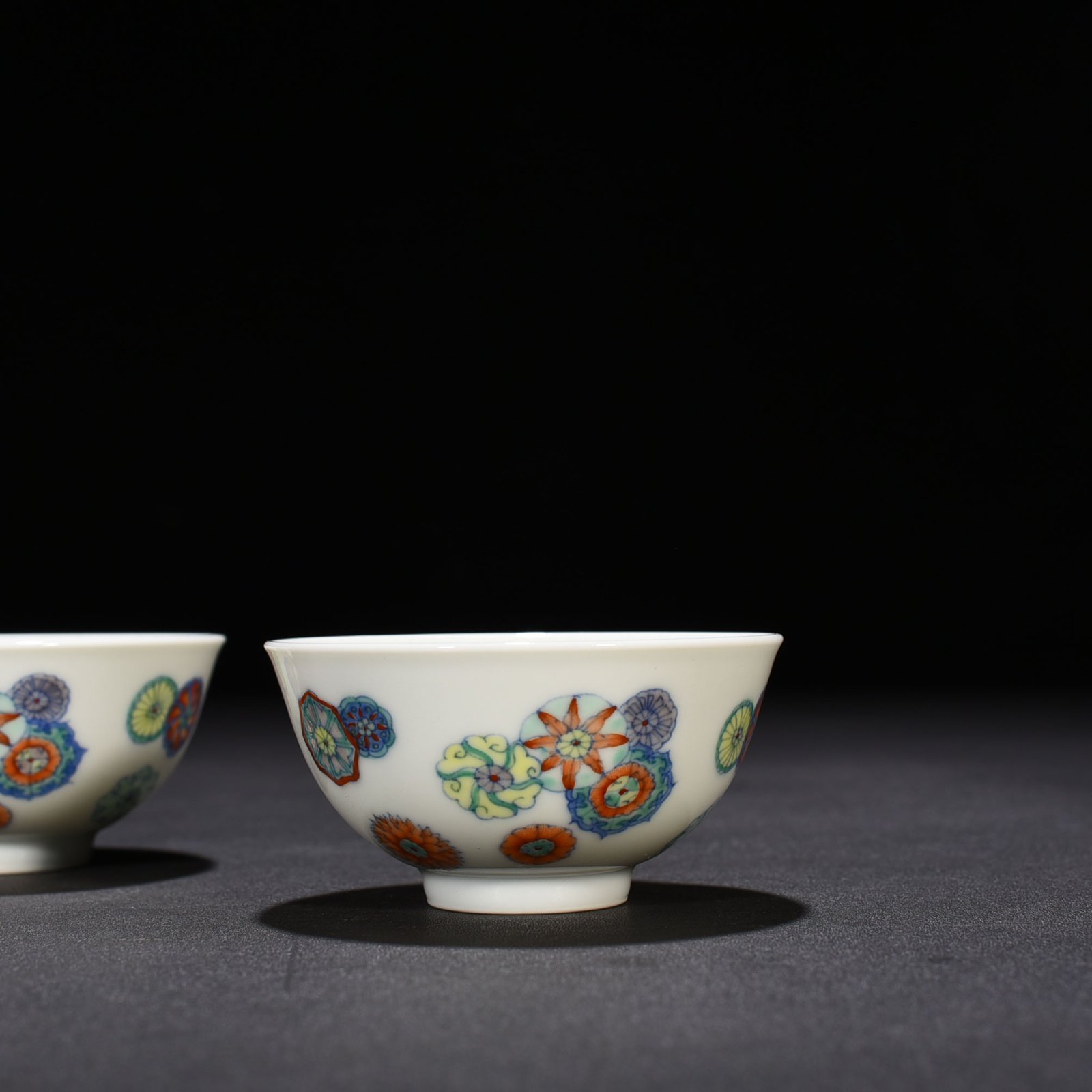 Qing Dynasty Yongzheng Doucai Leather Ball Pattern Cup