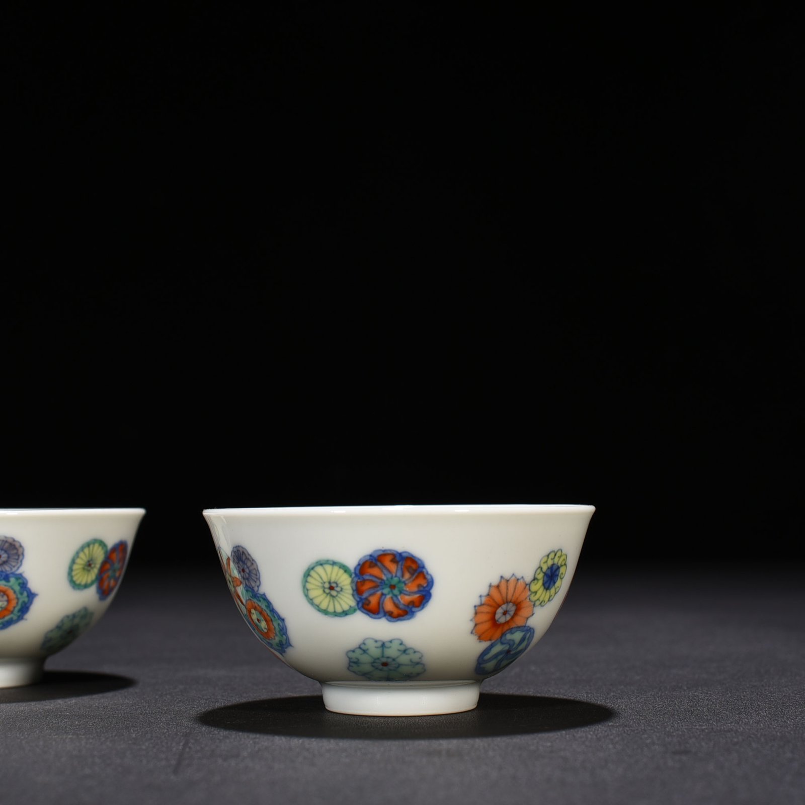 Qing Dynasty Yongzheng Doucai Leather Ball Pattern Cup
