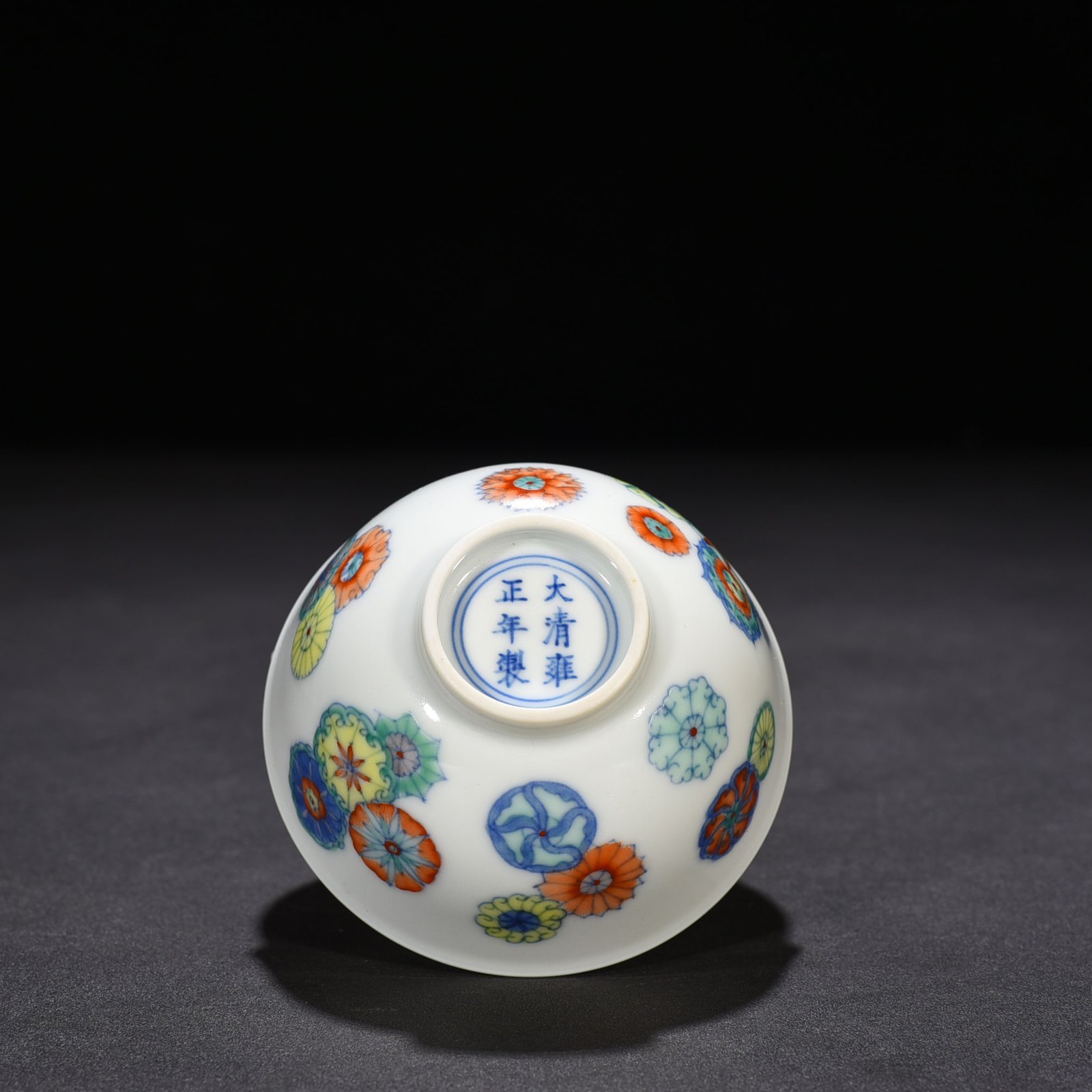 Qing Dynasty Yongzheng Doucai Leather Ball Pattern Cup