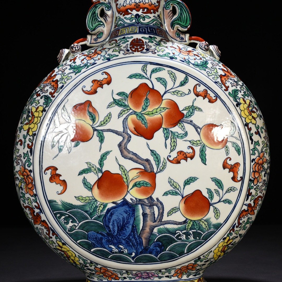 Qing Dynasty Yongzheng Doucai Fu Hai Shoushan double-eared flat vase
