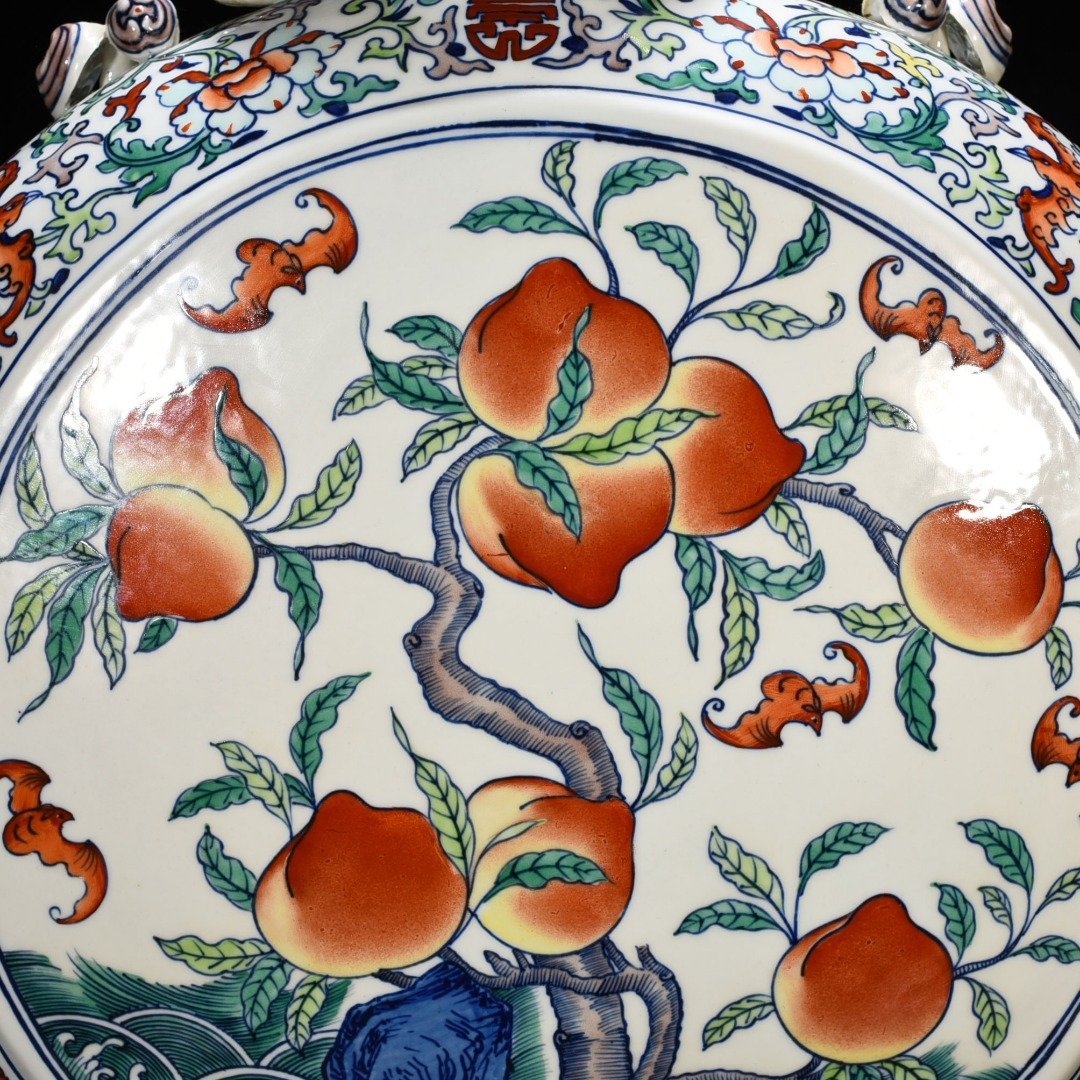 Qing Dynasty Yongzheng Doucai Fu Hai Shoushan double-eared flat vase