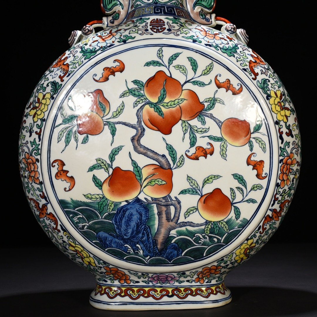 Qing Dynasty Yongzheng Doucai Fu Hai Shoushan double-eared flat vase