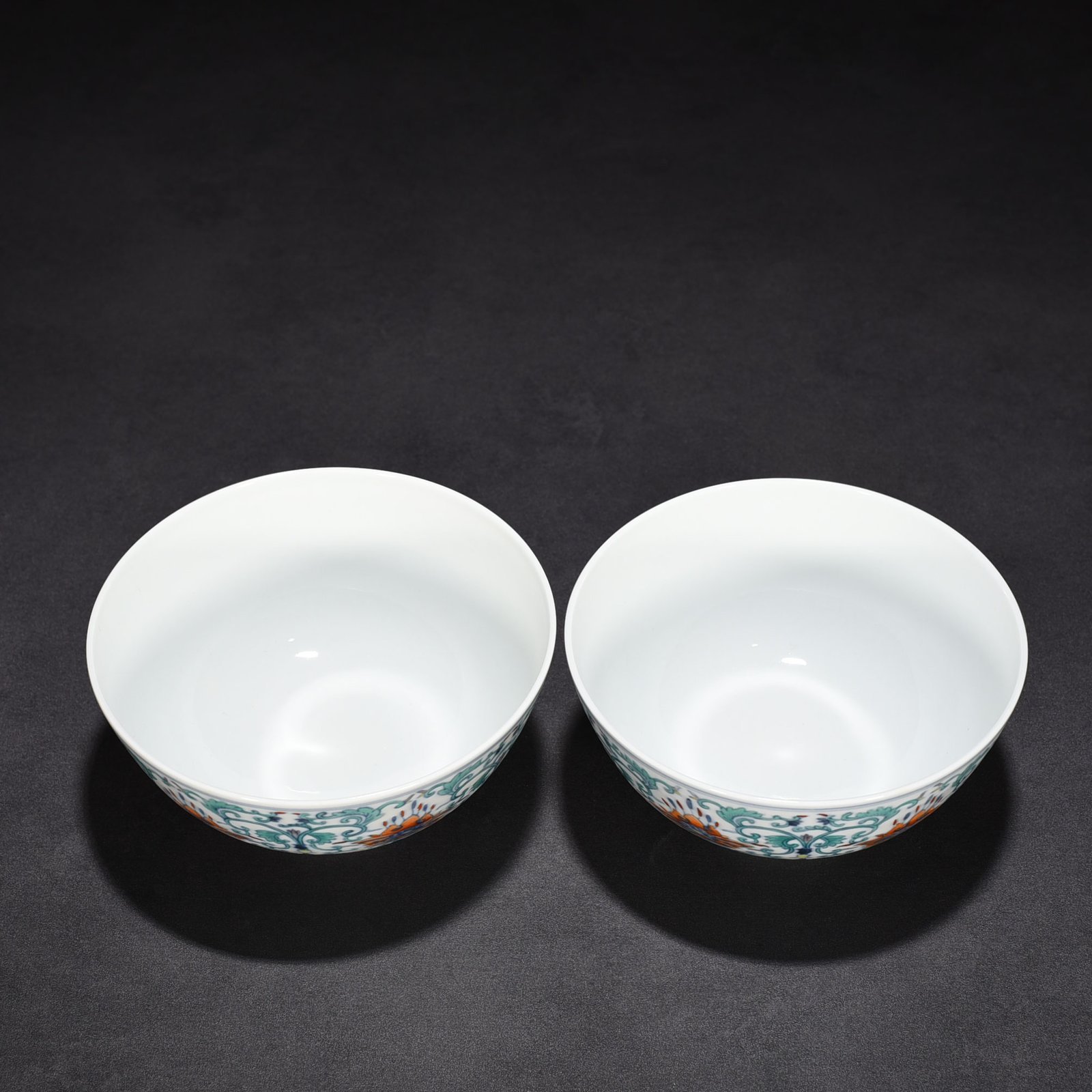 Qing Dynasty Yongzheng Doucai bowl with lotus pattern and tangled branches