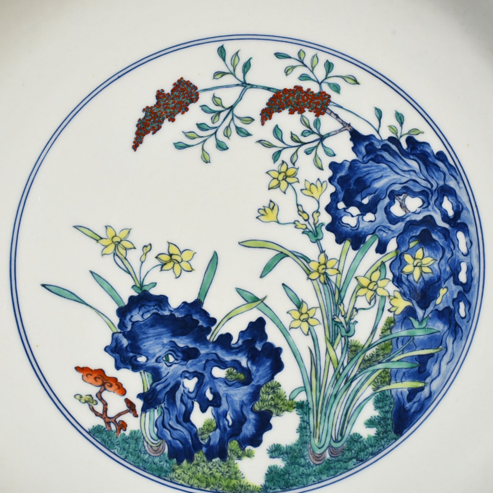 Qing Dynasty Yongzheng Doucai Zhixian Heshou Lake Stone Orchid Pattern Plate
