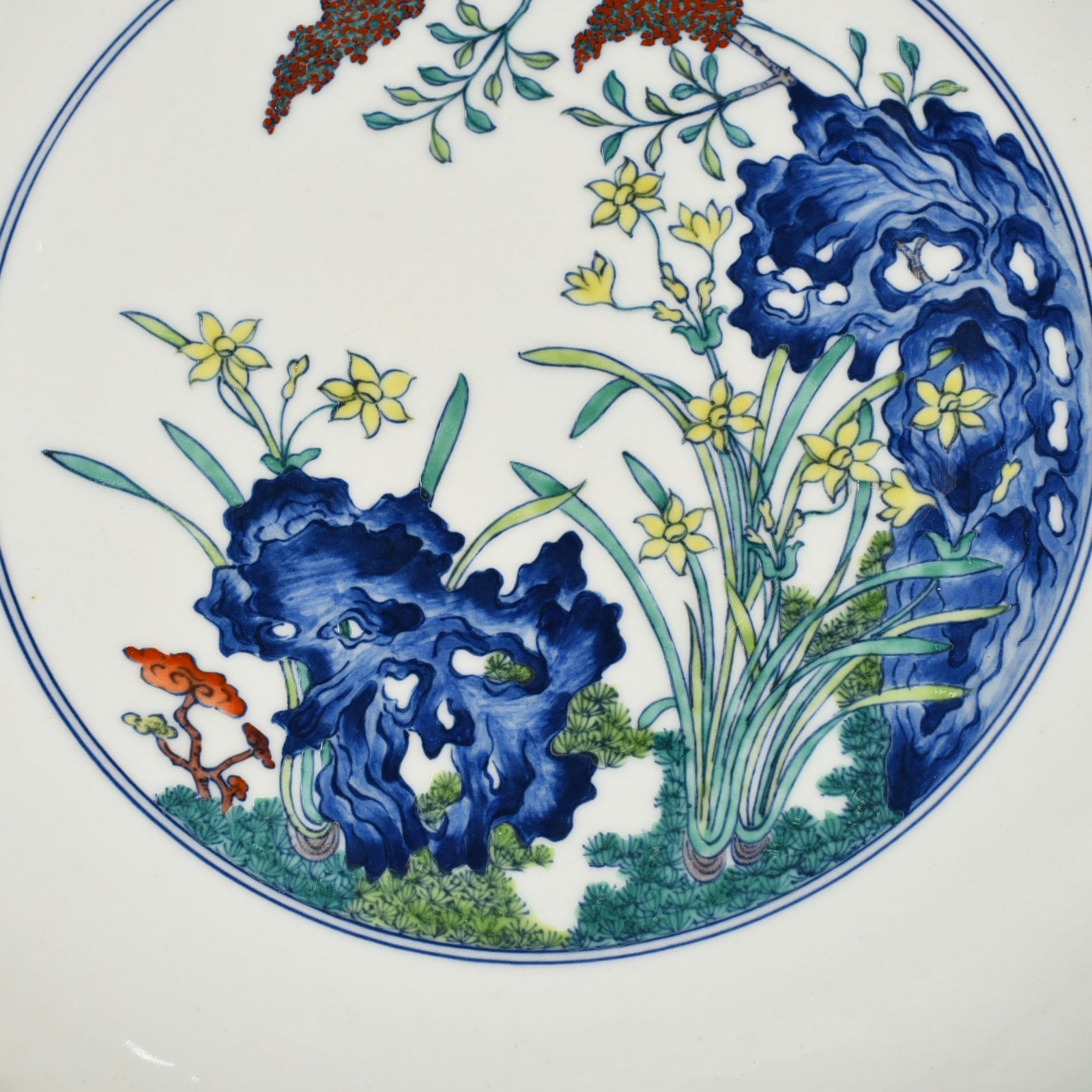 Qing Dynasty Yongzheng Doucai Zhixian Heshou Lake Stone Orchid Pattern Plate