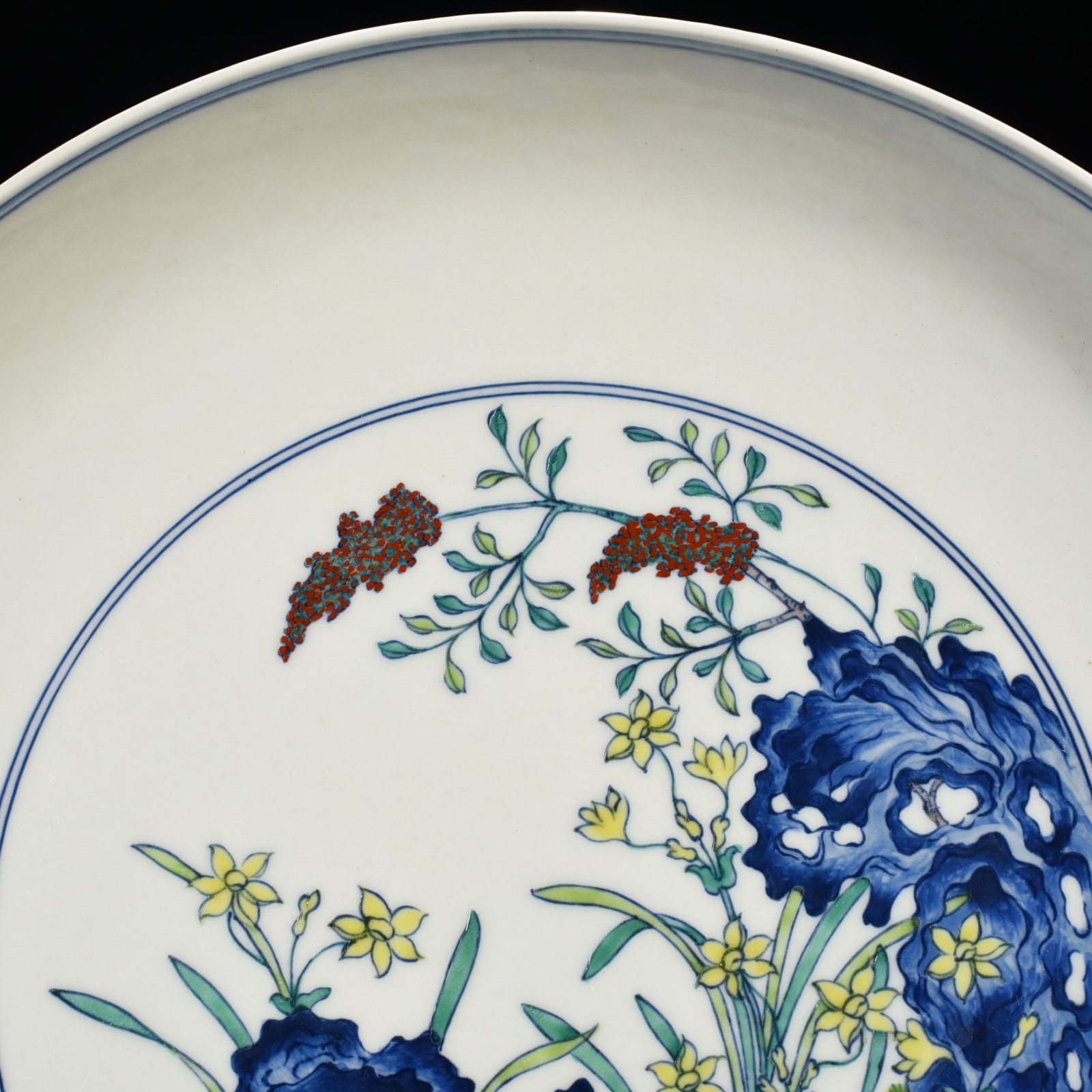 Qing Dynasty Yongzheng Doucai Zhixian Heshou Lake Stone Orchid Pattern Plate