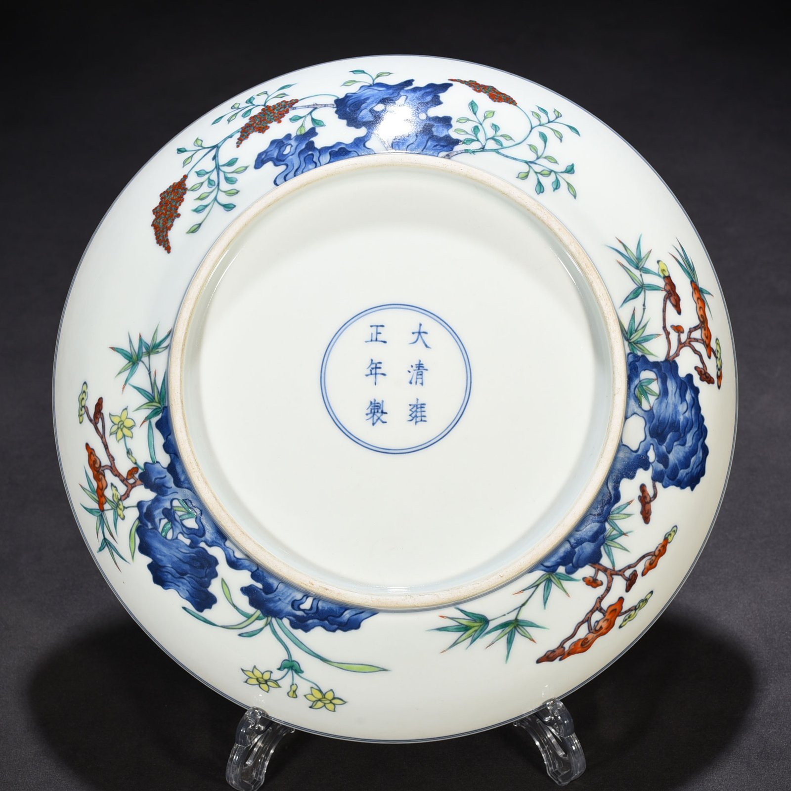 Qing Dynasty Yongzheng Doucai Zhixian Heshou Lake Stone Orchid Pattern Plate