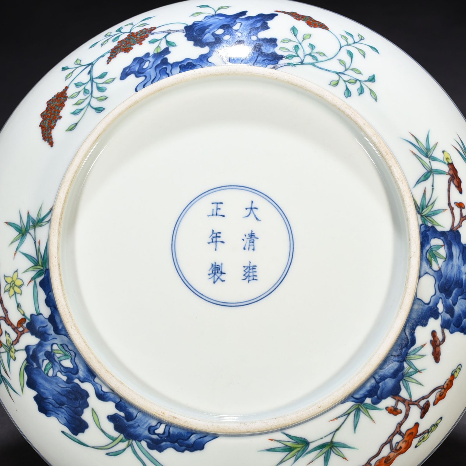 Qing Dynasty Yongzheng Doucai Zhixian Heshou Lake Stone Orchid Pattern Plate