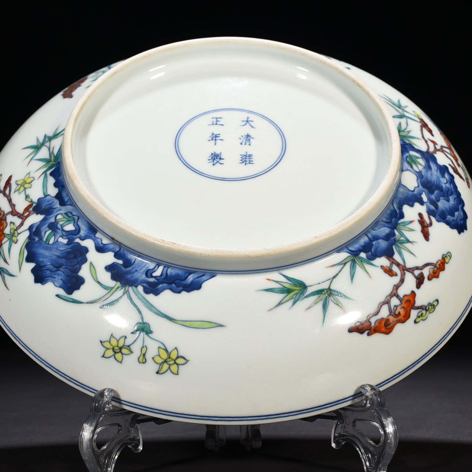 Qing Dynasty Yongzheng Doucai Zhixian Heshou Lake Stone Orchid Pattern Plate