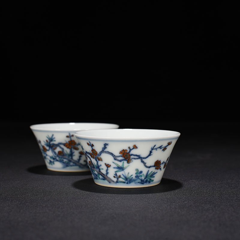 Qing Dynasty Yongzheng Doucai Horseshoe Cup