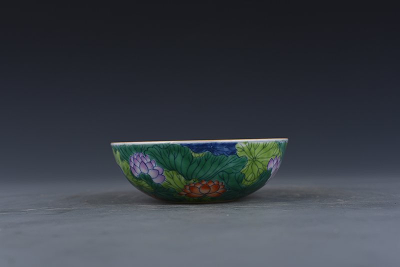 Qing Dynasty Yongzheng Doucai Lotus Lying-foot Bowl
