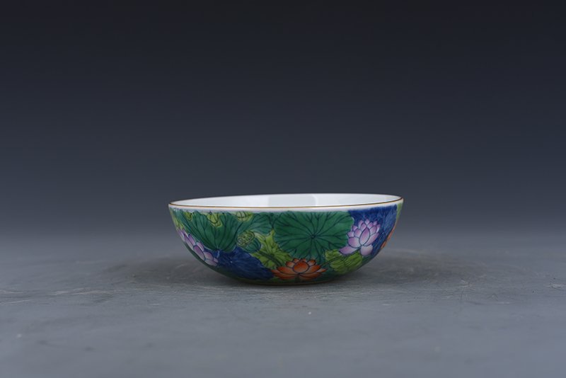 Qing Dynasty Yongzheng Doucai Lotus Lying-foot Bowl