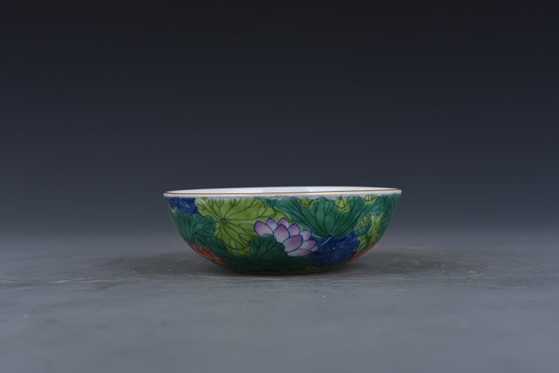 Qing Dynasty Yongzheng Doucai Lotus Lying-foot Bowl