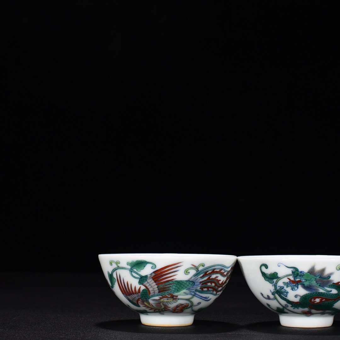 Qing Dynasty Yongzheng doucai dragon and phoenix pattern cup