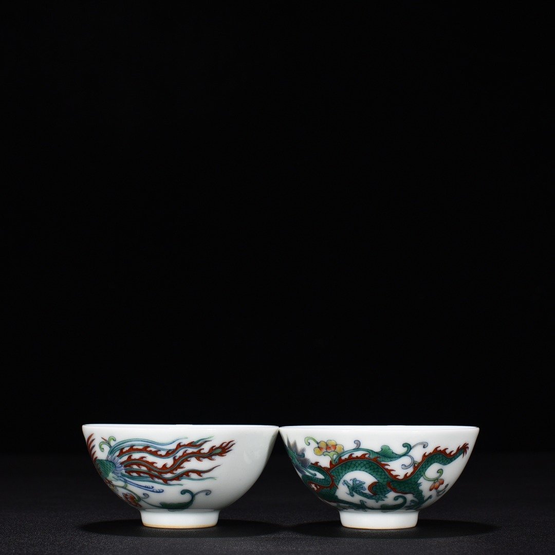 Qing Dynasty Yongzheng doucai dragon and phoenix pattern cup