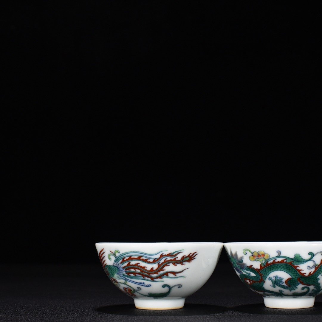 Qing Dynasty Yongzheng doucai dragon and phoenix pattern cup