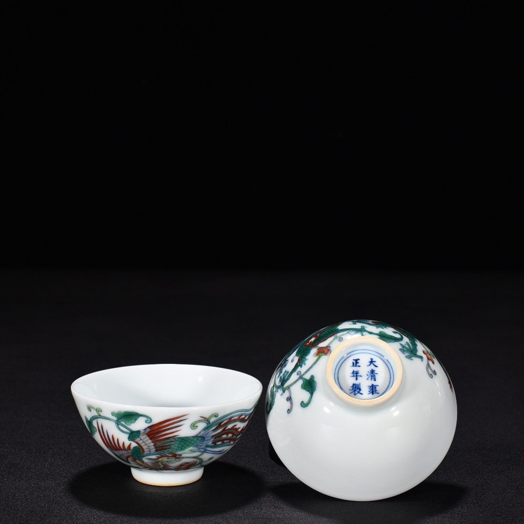 Qing Dynasty Yongzheng doucai dragon and phoenix pattern cup