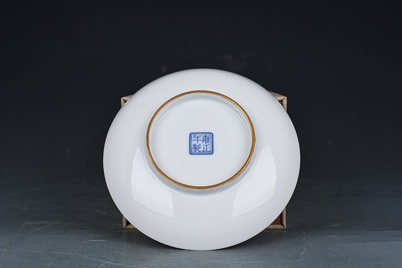 Qing Dynasty Yongzheng Enamel Ten Thousand Flowers Leaving