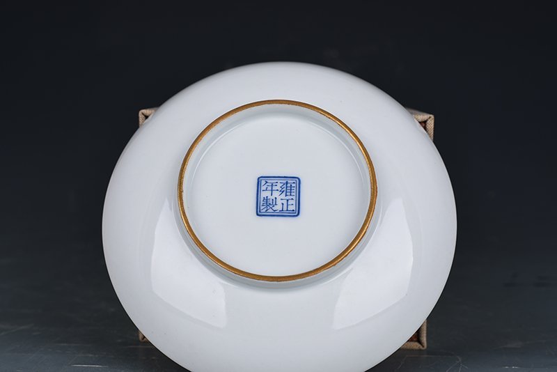 Qing Dynasty Yongzheng Enamel Ten Thousand Flowers Leaving