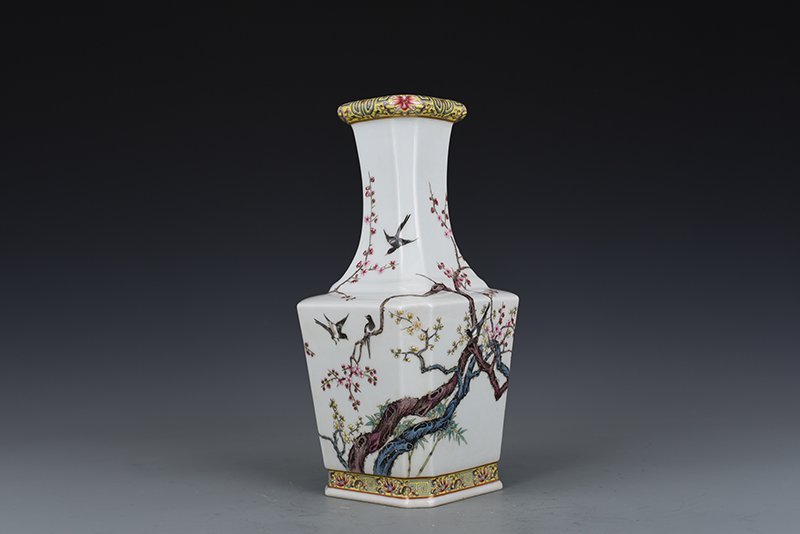 Qing Dynasty Yongzheng enamel magpie plum blossom square vase