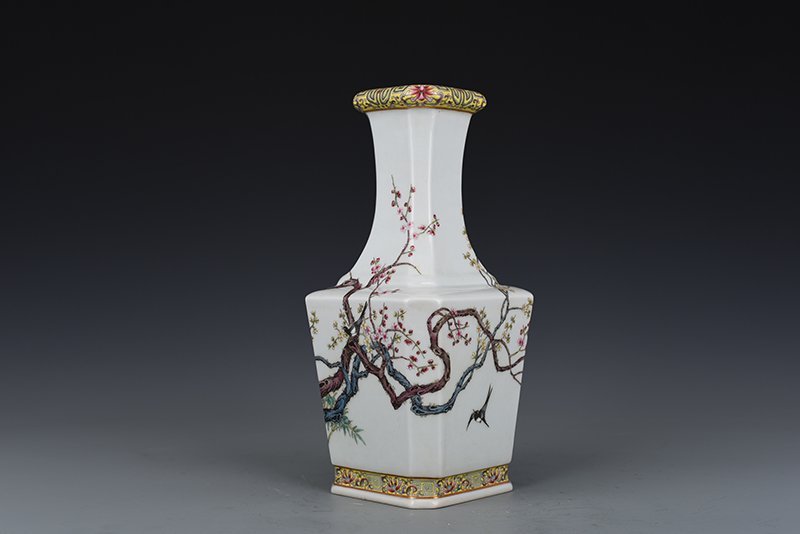 Qing Dynasty Yongzheng enamel magpie plum blossom square vase