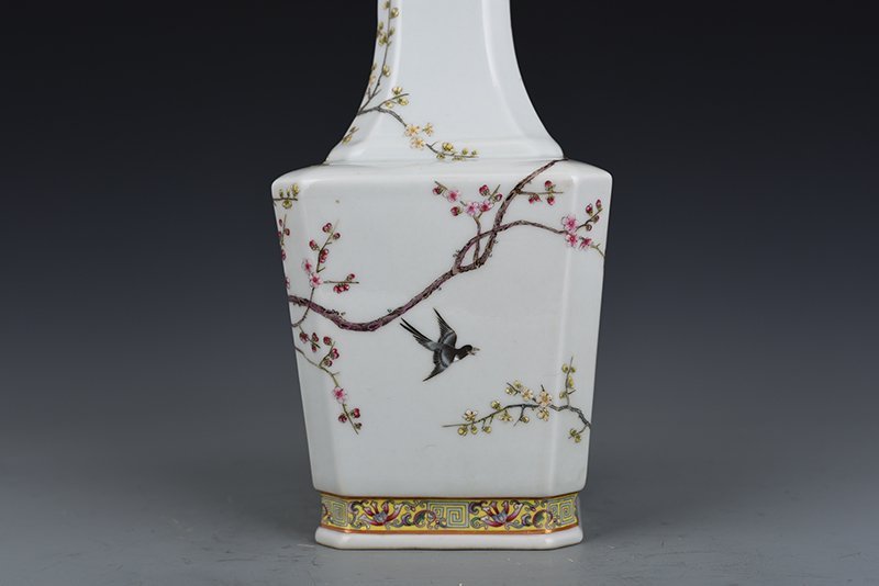 Qing Dynasty Yongzheng enamel magpie plum blossom square vase