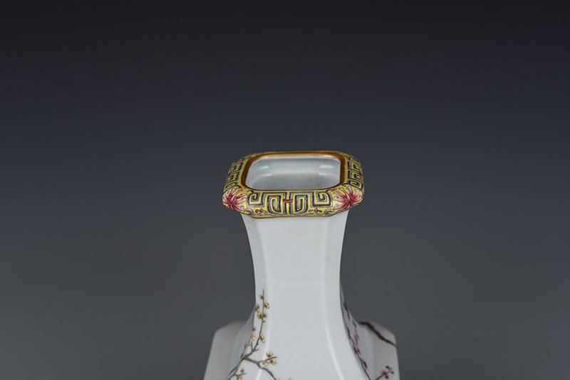 Qing Dynasty Yongzheng enamel magpie plum blossom square vase