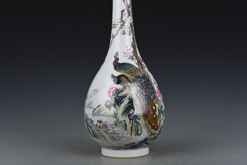Qing Dynasty Yongzheng enamel peacock peony pattern bile vase