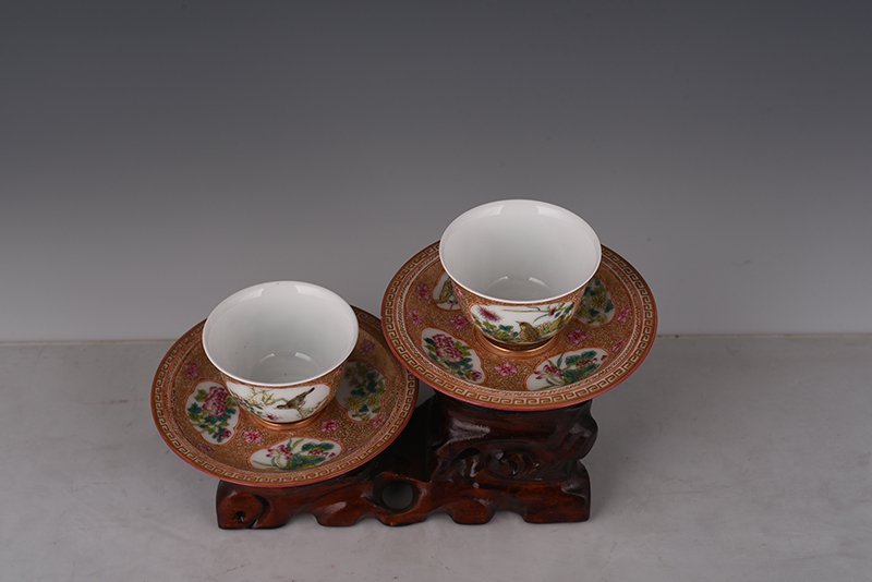 Qing Dynasty Yongzheng enamel color painted gold lamp holder with flower