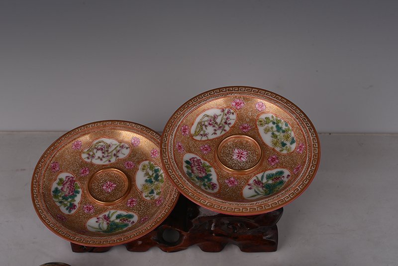 Qing Dynasty Yongzheng enamel color painted gold lamp holder with flower