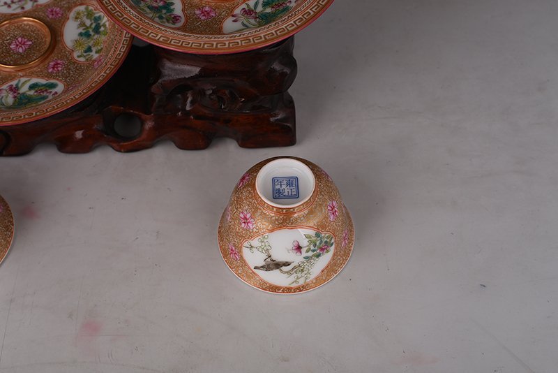 Qing Dynasty Yongzheng enamel color painted gold lamp holder with flower