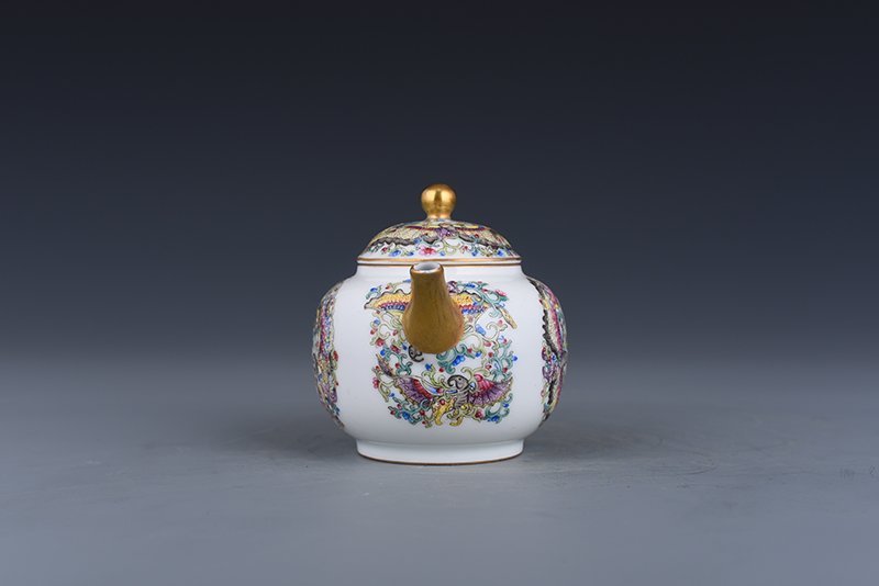 Qing Dynasty Yongzheng enamel color painted golden butterfly love flower pot