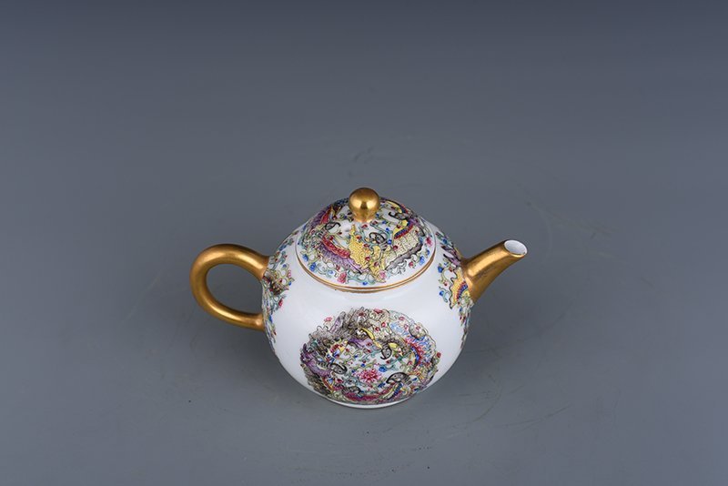 Qing Dynasty Yongzheng enamel color painted golden butterfly love flower pot