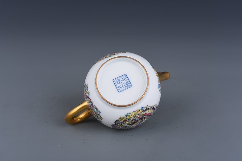 Qing Dynasty Yongzheng enamel color painted golden butterfly love flower pot