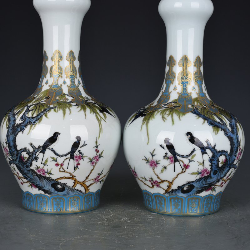 Qing Dynasty Yongzheng enamel apricot forest spring swallow pattern garlic vase