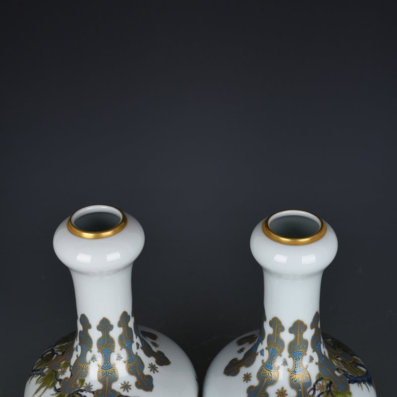Qing Dynasty Yongzheng enamel apricot forest spring swallow pattern garlic vase