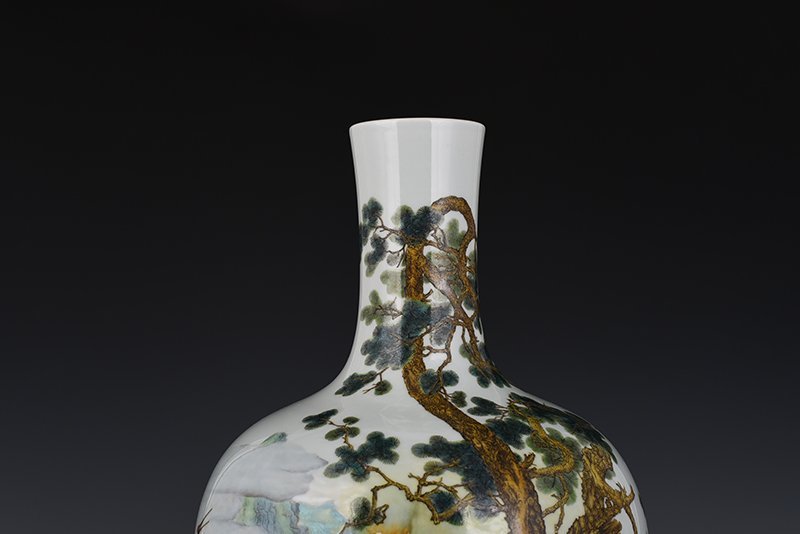 Qing Dynasty Yongzheng enamel pine and crane longevity celestial sphere vase