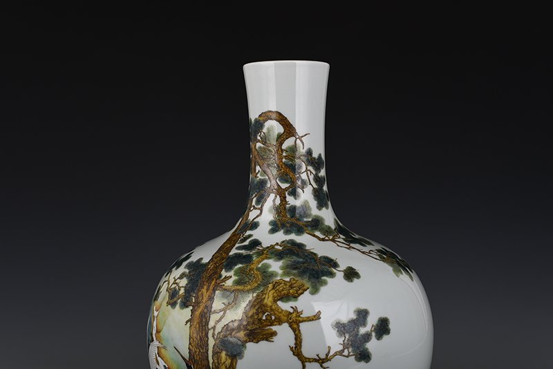 Qing Dynasty Yongzheng enamel pine and crane longevity celestial sphere vase